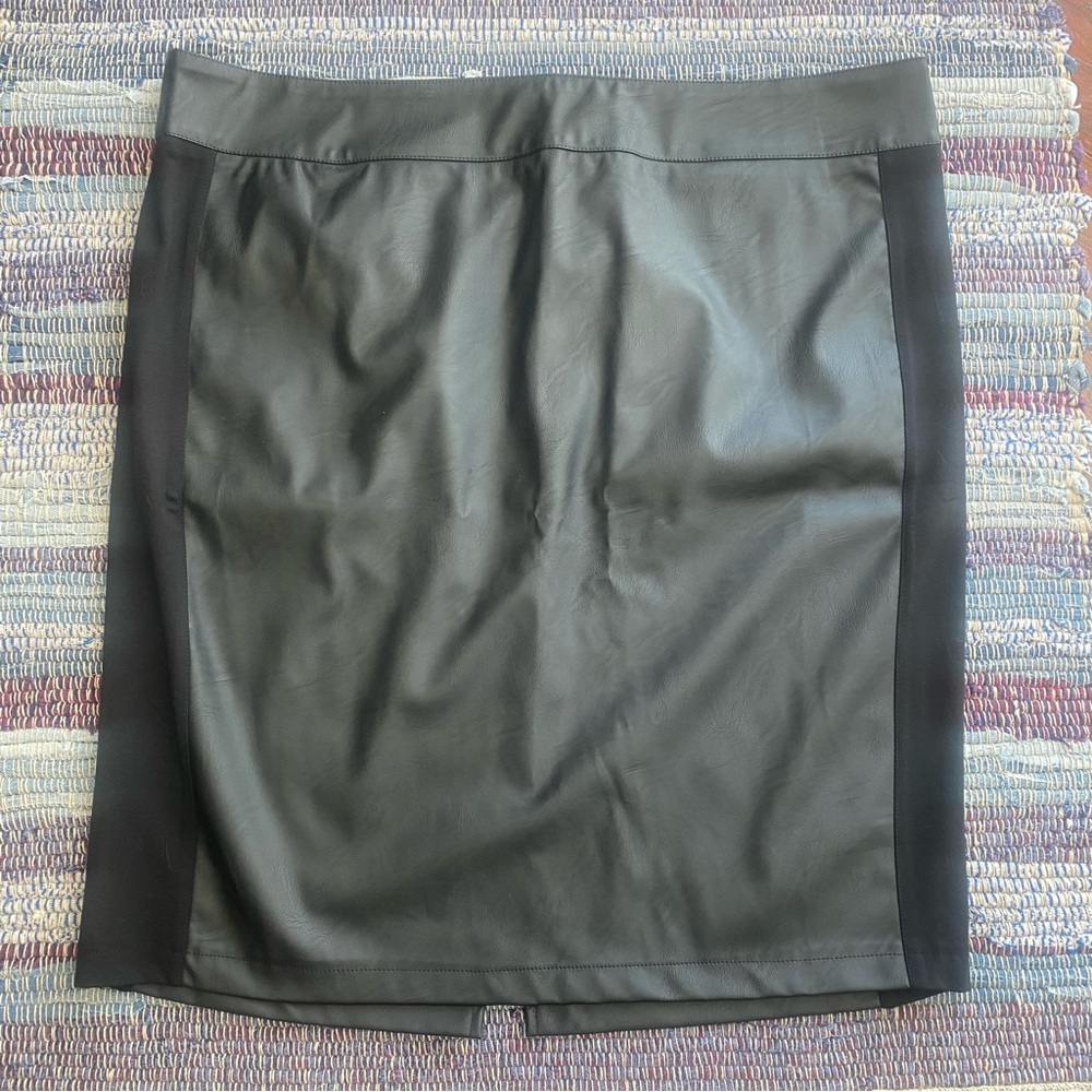 NWT plus size Pencil Skirt: Knee-Length